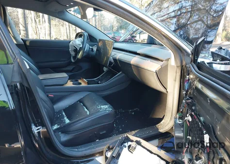 2019 Tesla Model 3 Long Range/Mid Range/Standard Range/Standard Range Plus z USA, uszkodzony, nr VIN 5YJ3E1EA8KF424651